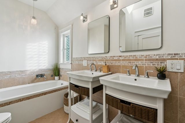 907 Portal Ave, Oakland, CA 94610