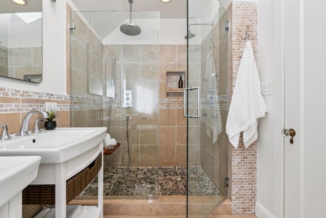 907 Portal Ave, Oakland, CA 94610