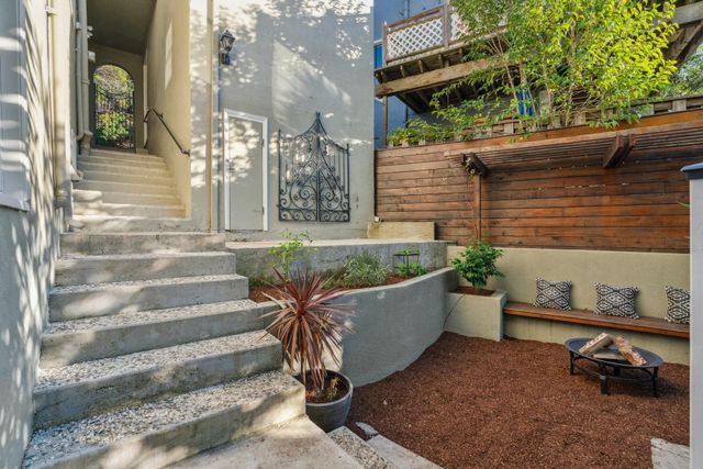 907 Portal Ave, Oakland, CA 94610