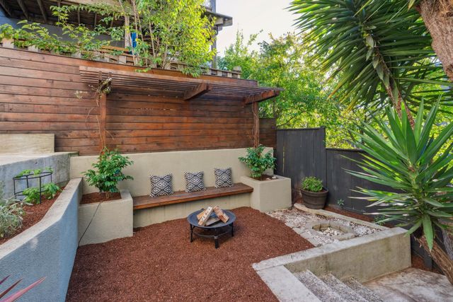 907 Portal Ave, Oakland, CA 94610