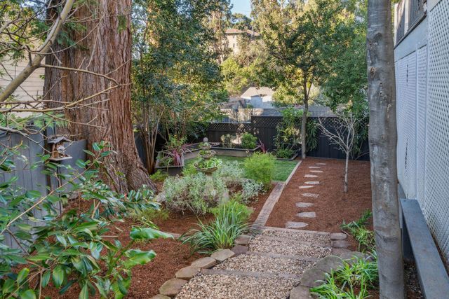 907 Portal Ave, Oakland, CA 94610