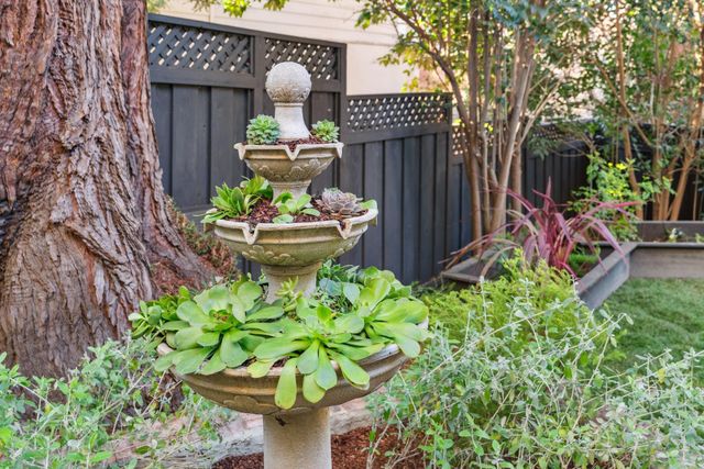 907 Portal Ave, Oakland, CA 94610