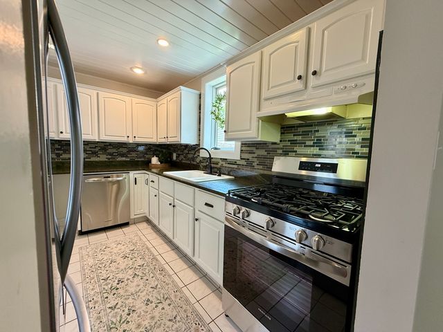 11110 79th Street, Willow Springs, IL 60525