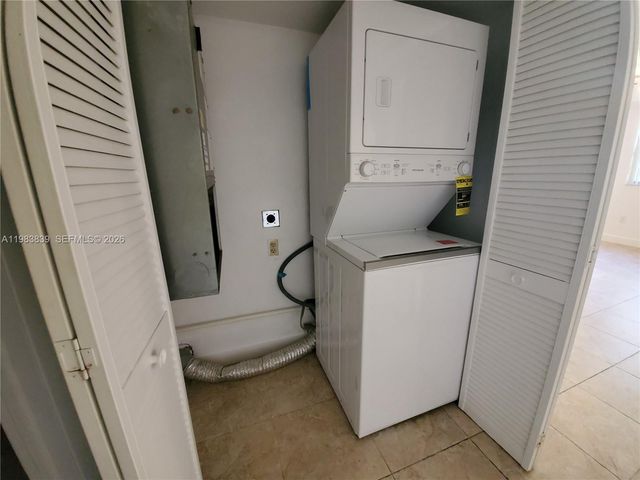 8235 Lake Dr 107, Doral, FL 33166