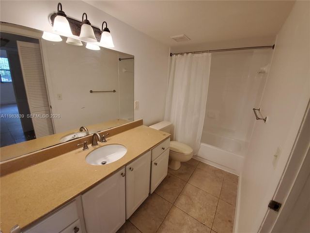 8235 Lake Dr 107, Doral, FL 33166