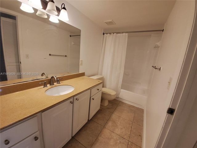 8235 Lake Dr 107, Doral, FL 33166