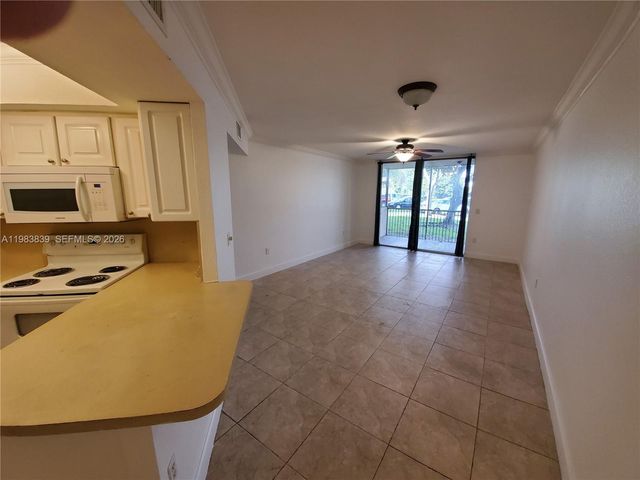 8235 Lake Dr 107, Doral, FL 33166