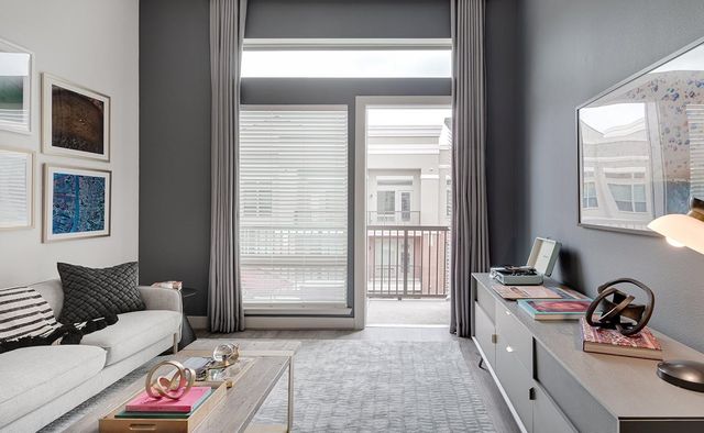 160 Birdsall 1343, Houston, TX 77007