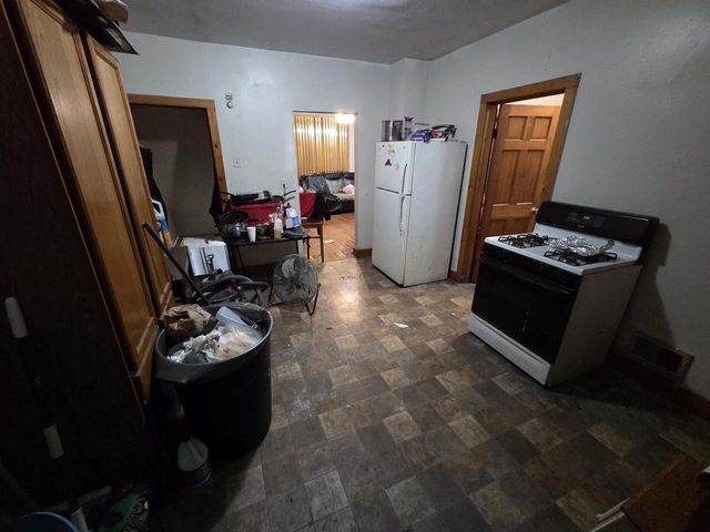 4050 N 6TH STREET, Milwaukee, WI 53212