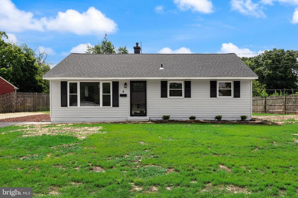 6 HOLLY DR, West Berlin, NJ 08091