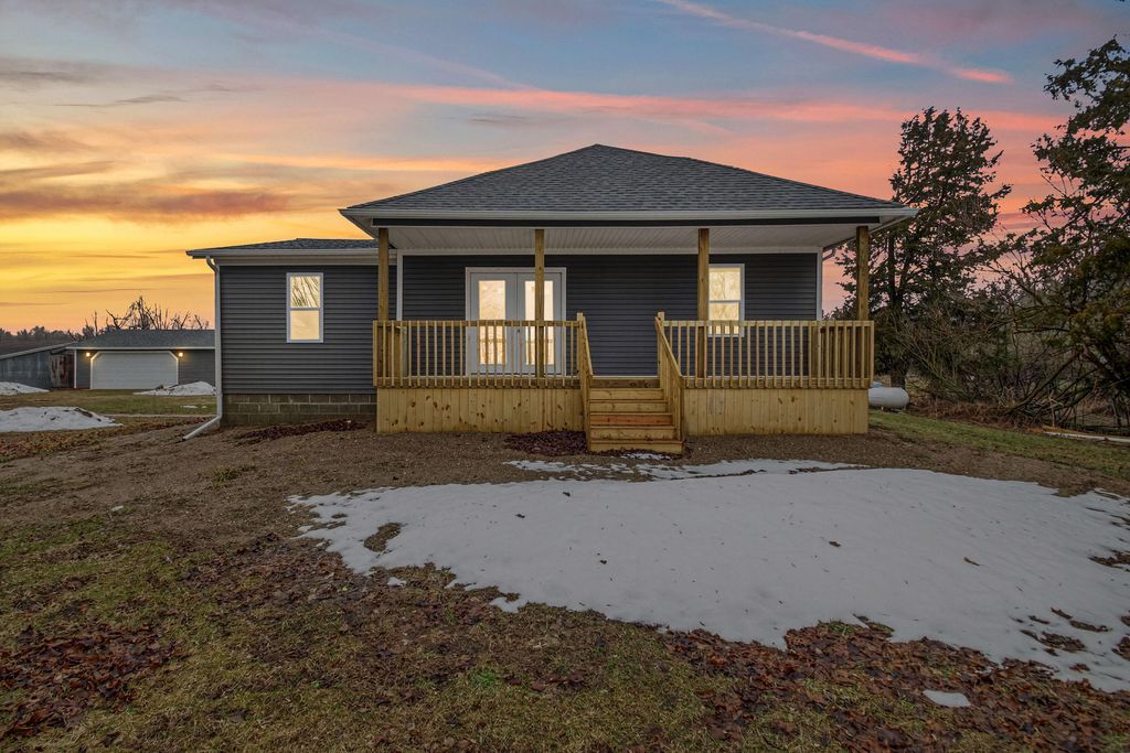 10191 Wood Road, North Adams, MI 49262