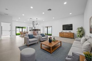 1041 W Lakewood Rd, West Palm Beach, FL 33405