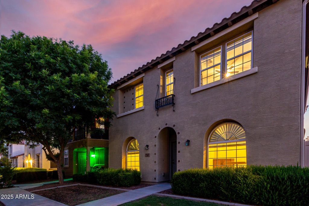 955 S Henry Lane, Gilbert, AZ 85296