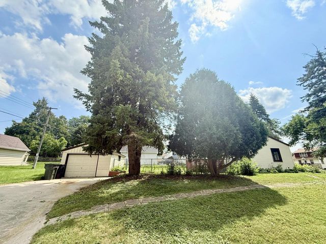 910 S 101st STREET, Milwaukee, WI 53214