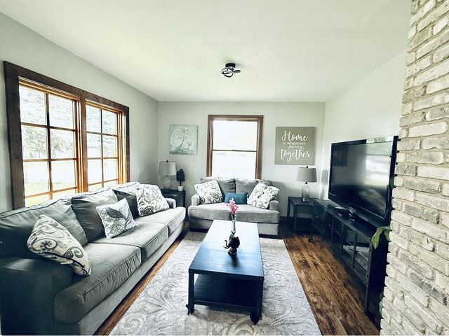 910 S 101st STREET, Milwaukee, WI 53214