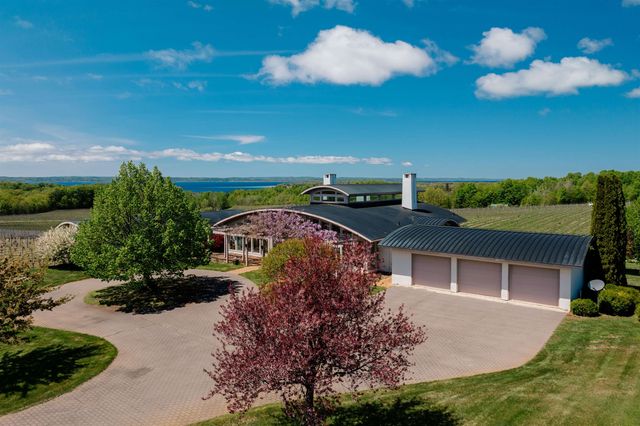 2721 Nelson Road, Traverse City, MI 49686