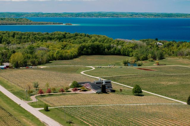 2721 Nelson Road, Traverse City, MI 49686