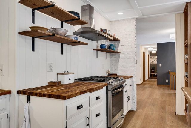 N2046 Orchard Valley DRIVE, La Crosse, WI 54601