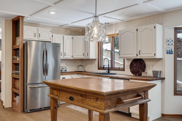 N2046 Orchard Valley DRIVE, La Crosse, WI 54601