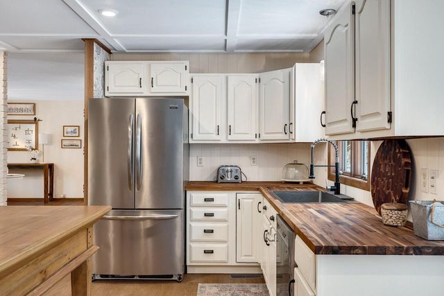 N2046 Orchard Valley DRIVE, La Crosse, WI 54601