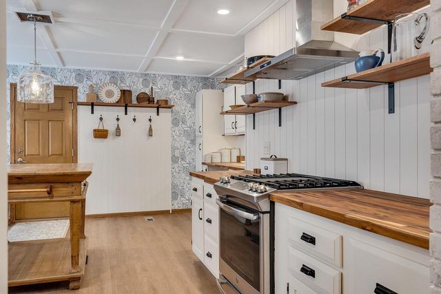 N2046 Orchard Valley DRIVE, La Crosse, WI 54601