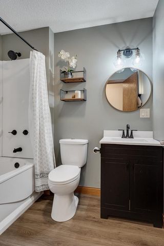 N2046 Orchard Valley DRIVE, La Crosse, WI 54601