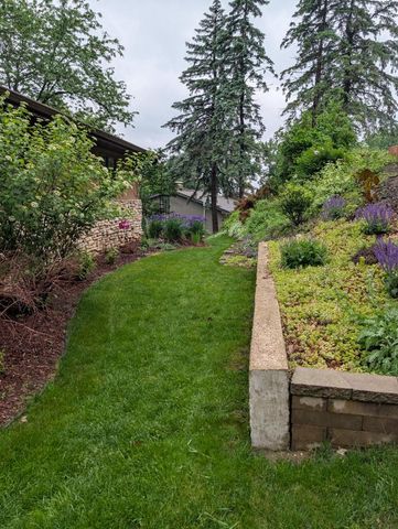 N2046 Orchard Valley DRIVE, La Crosse, WI 54601