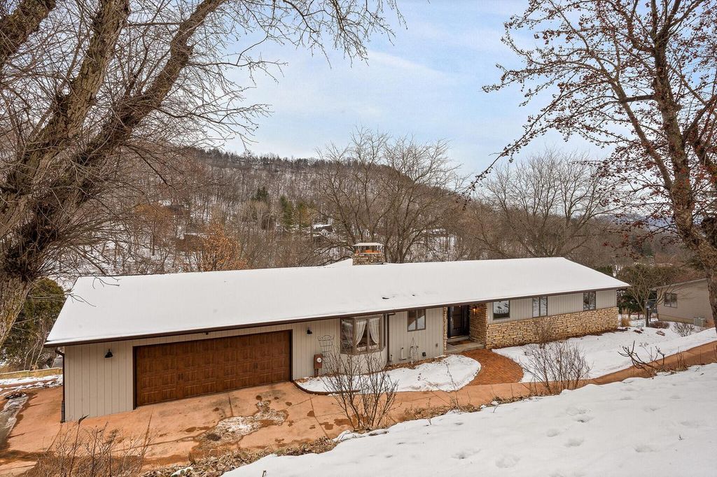 N2046 Orchard Valley DRIVE, La Crosse, WI 54601