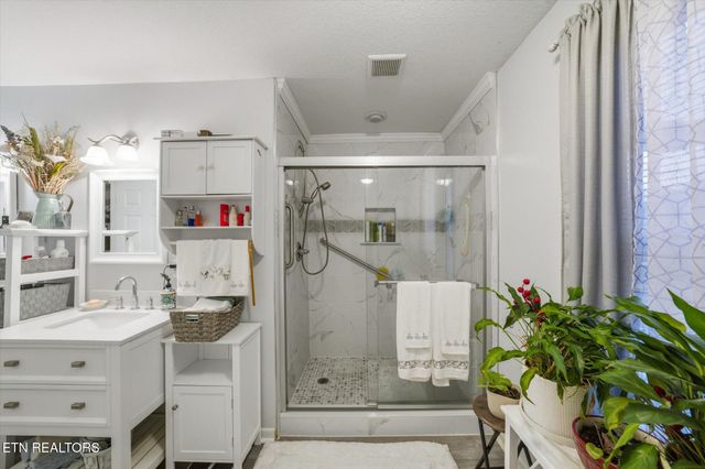 2039 Highway 322 E, Sweetwater, TN 37874