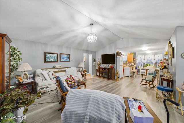 2039 Highway 322 E, Sweetwater, TN 37874