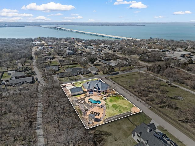 1305 Garza Lane, Little Elm, TX 75068