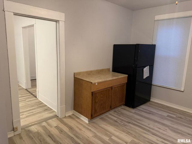 105 6TH Avenue, Moline, IL 61265