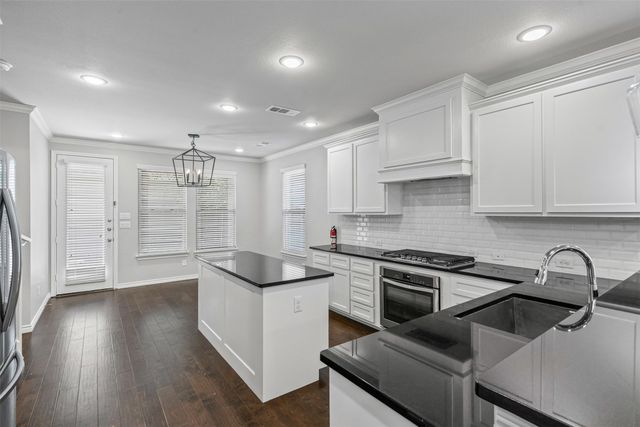 2611 McCart Avenue, Fort Worth, TX 76110