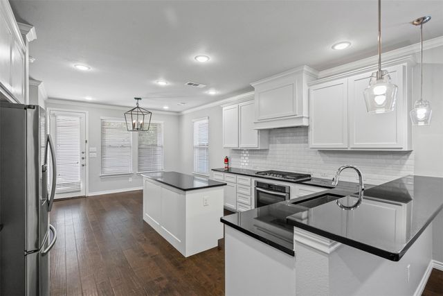 2611 McCart Avenue, Fort Worth, TX 76110