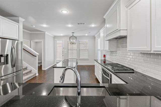 2611 McCart Avenue, Fort Worth, TX 76110