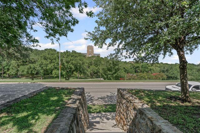 2611 McCart Avenue, Fort Worth, TX 76110