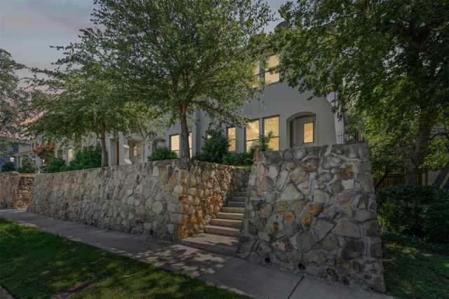 2611 McCart Avenue, Fort Worth, TX 76110