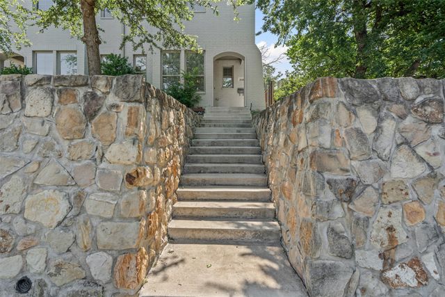 2611 McCart Avenue, Fort Worth, TX 76110