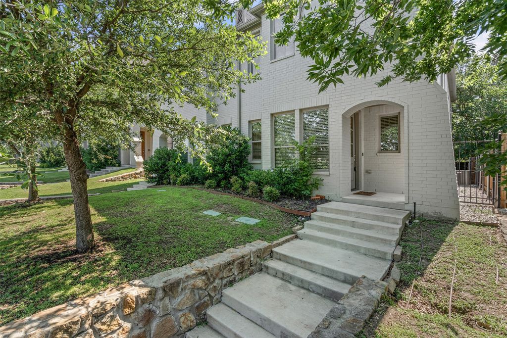 2611 McCart Avenue, Fort Worth, TX 76110