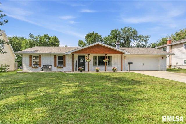 108 COTTONWOOD Drive, Chatham, IL 62629