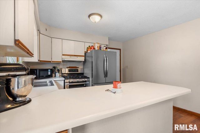 108 COTTONWOOD Drive, Chatham, IL 62629