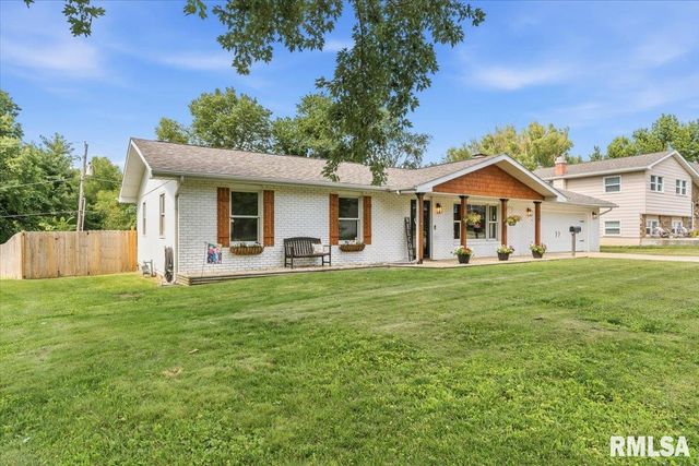 108 COTTONWOOD Drive, Chatham, IL 62629