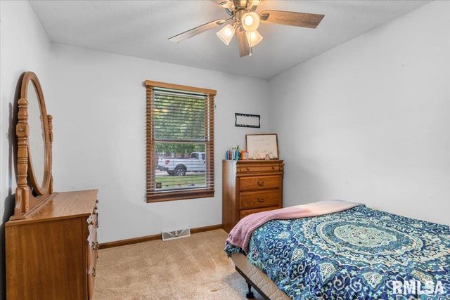 108 COTTONWOOD Drive, Chatham, IL 62629