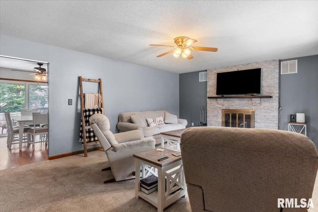 108 COTTONWOOD Drive, Chatham, IL 62629