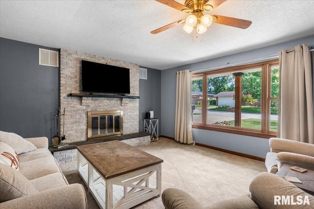 108 COTTONWOOD Drive, Chatham, IL 62629