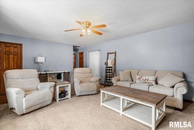 108 COTTONWOOD Drive, Chatham, IL 62629