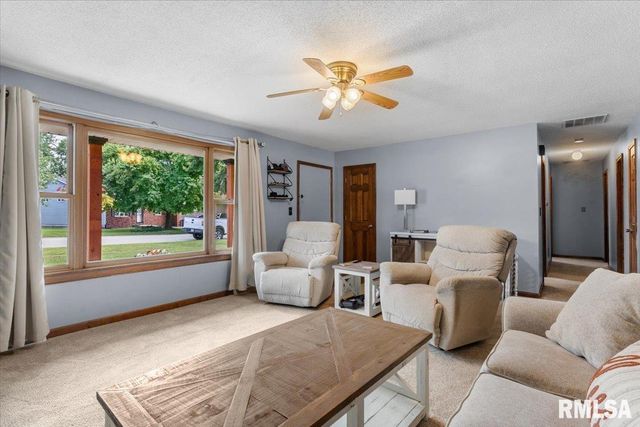 108 COTTONWOOD Drive, Chatham, IL 62629
