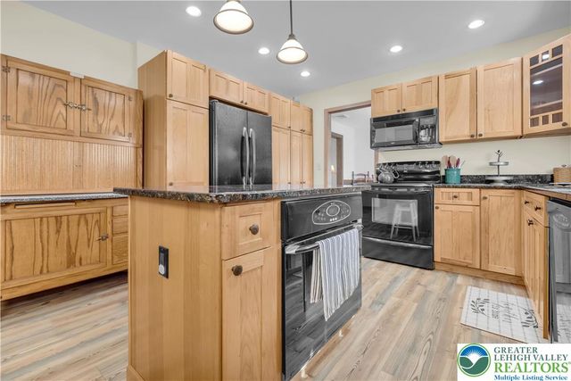 517 Apple Hill Drive, Forks Twp, PA 18040