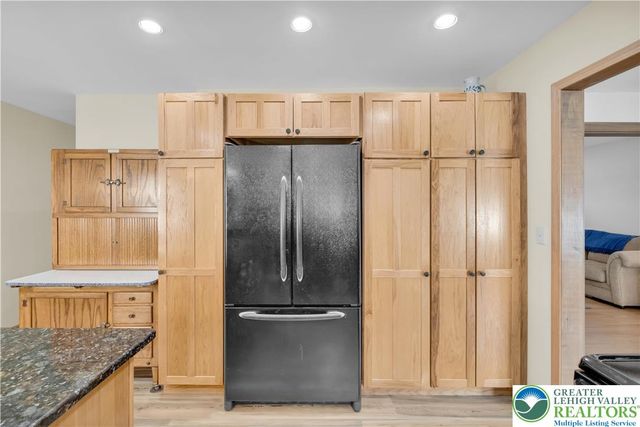 517 Apple Hill Drive, Forks Twp, PA 18040