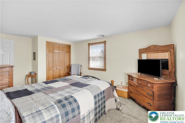 517 Apple Hill Drive, Forks Twp, PA 18040